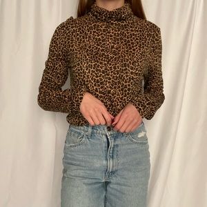 Cheetah print turtleneck long sleeve shirt
